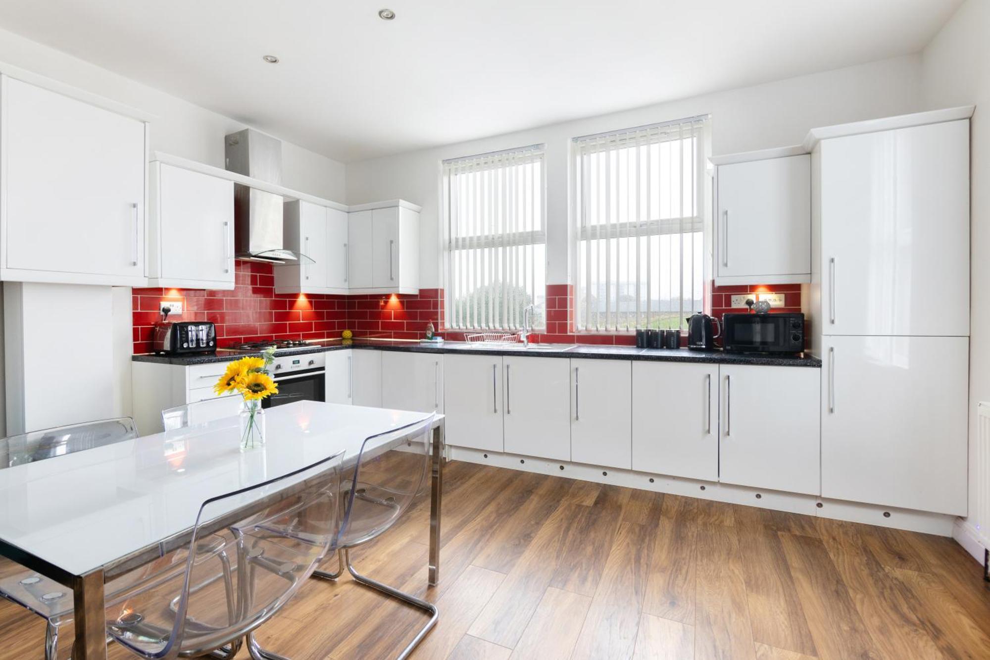 Spacious Apartment Close To City Centre With Free Secure Parking Λιντς Εξωτερικό φωτογραφία