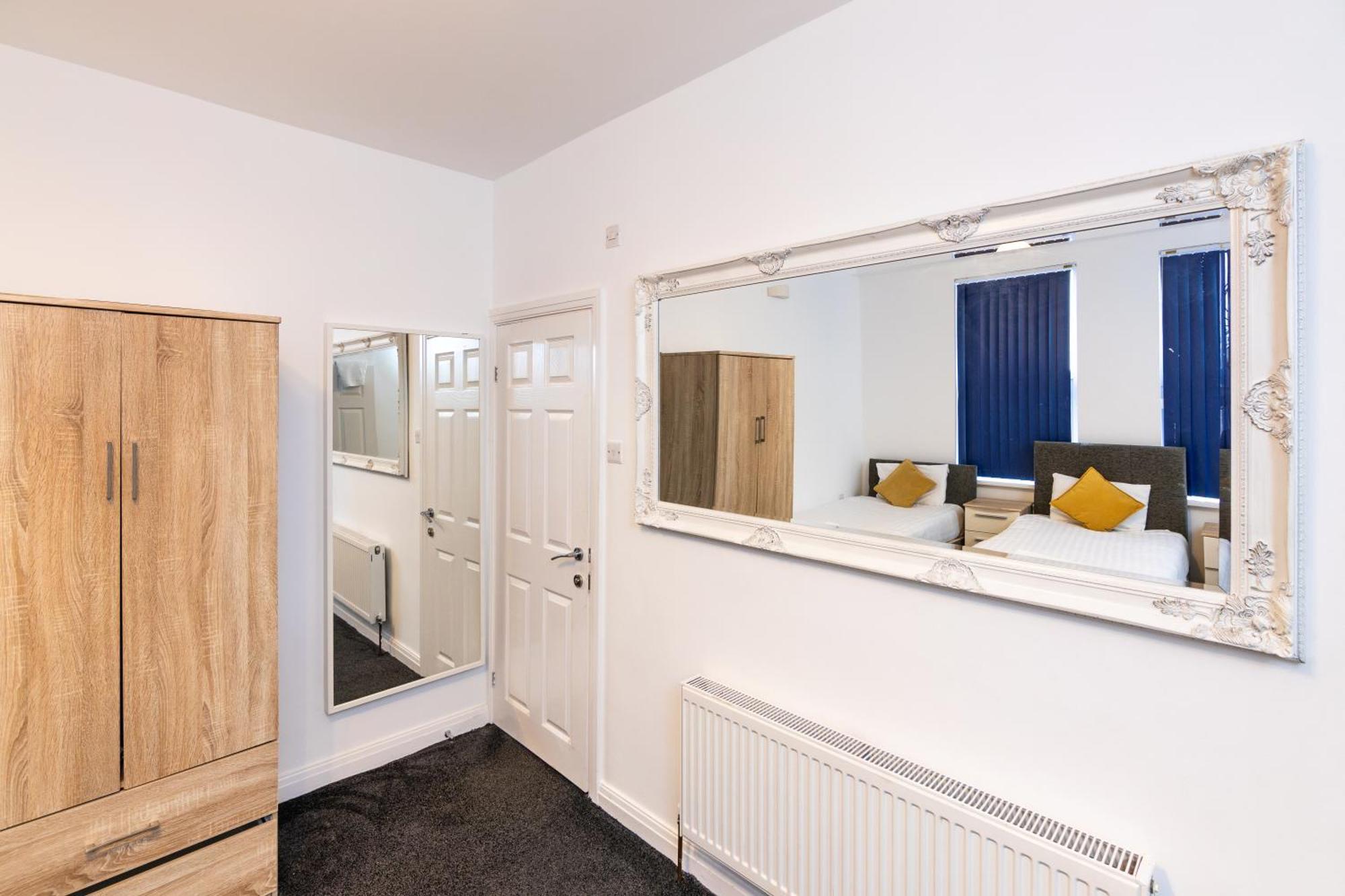 Spacious Apartment Close To City Centre With Free Secure Parking Λιντς Εξωτερικό φωτογραφία